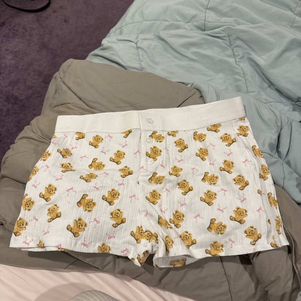 Link White Shorts with Bear Design